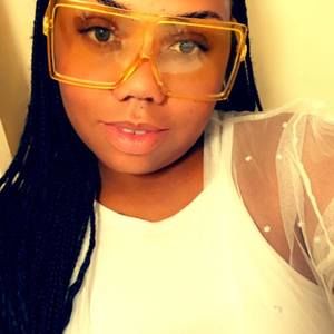 Meet your Posher, Andrea